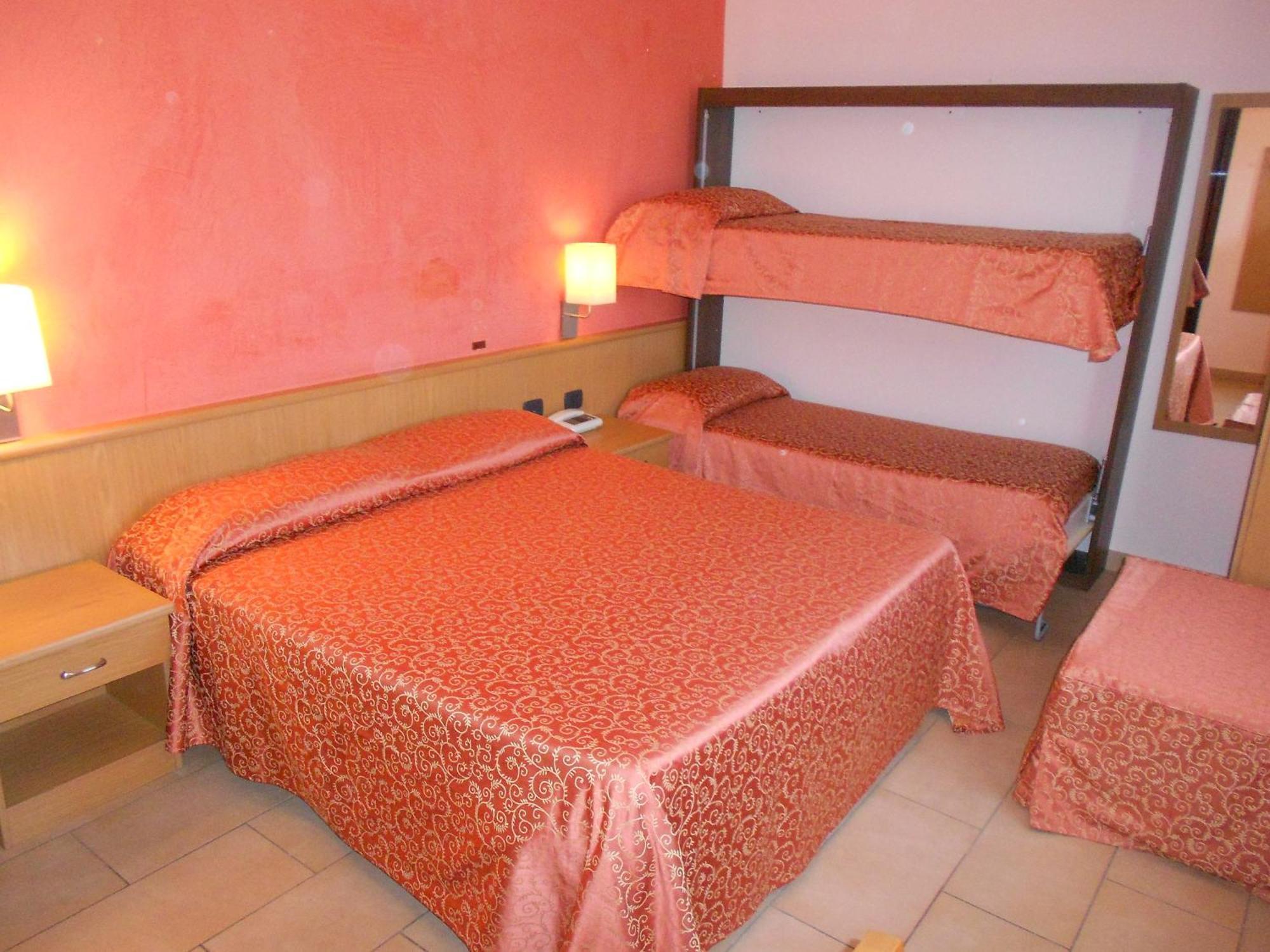 Hotel Tenda Rossa Marina Di Carrara