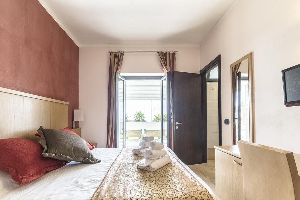 Tenda Rossa Hotel Marina Di Carrara