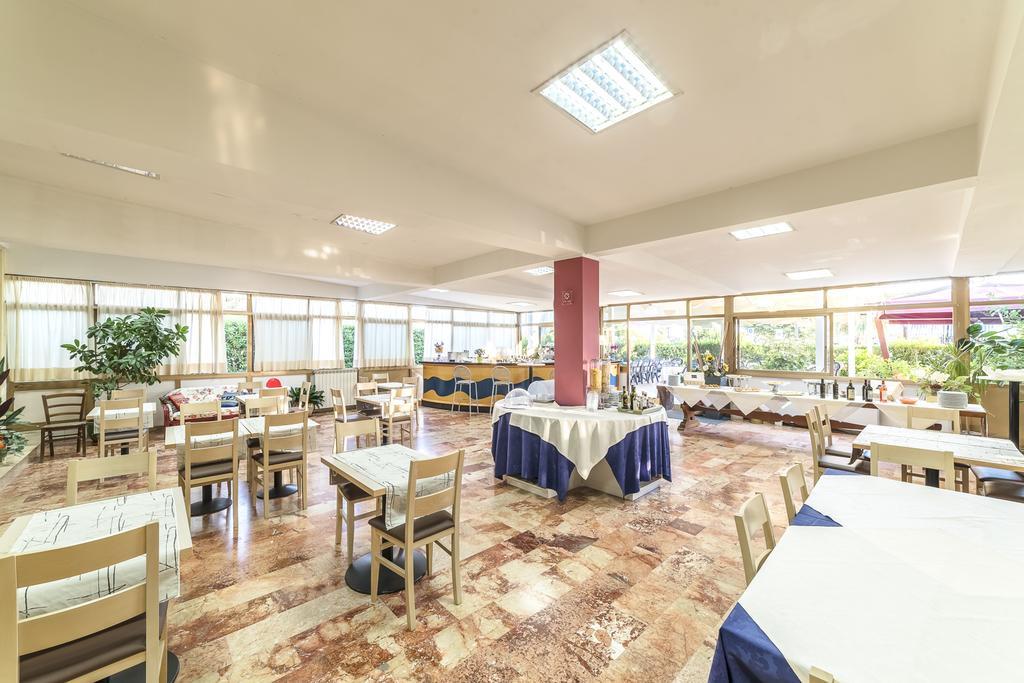 Hotel Tenda Rossa Marina Di Carrara